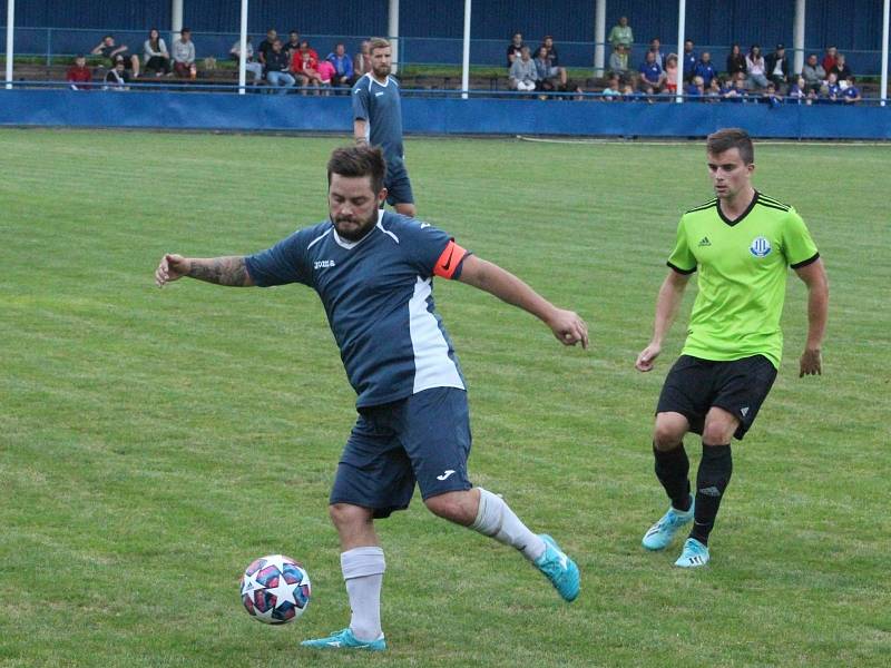 AGRO CS Pohár SKFS, 1. kolo: Kralupy 1901 (v modrém) - Dynamo Nelahozeves (2:1)