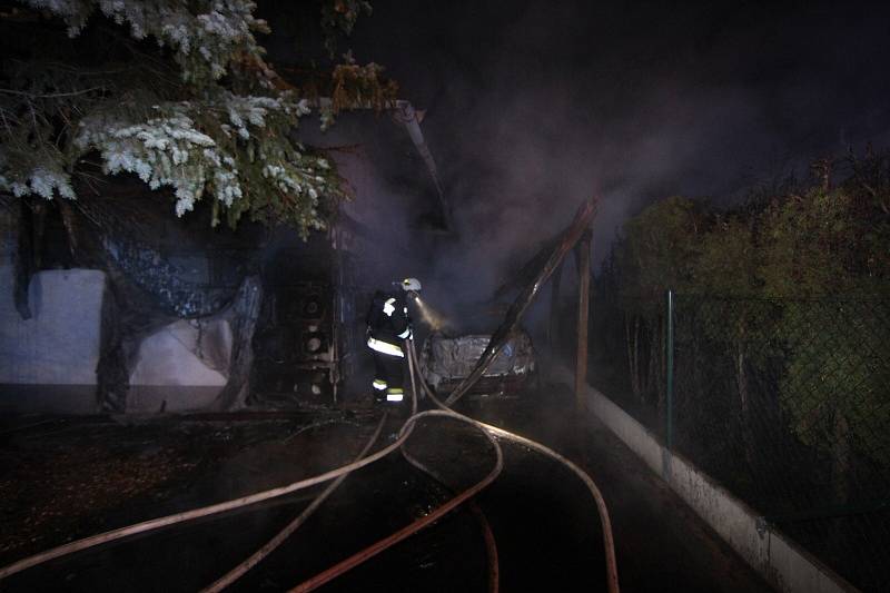 Požár rodinného domu ve Slušticích.