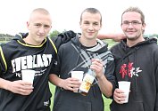 Pivo a medovina se staly hitem po vyhlášení prohibice. Stačit musejí i třem mládencům z Postřižína, Tomášovi, Milanovi a Matoušovi. 