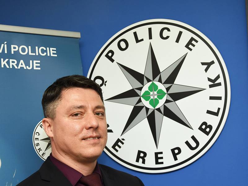 Vedoucí oddělení obecné kriminality krajského ředitelství Policie ČR Aleš Pavlík na tiskové konferenci.