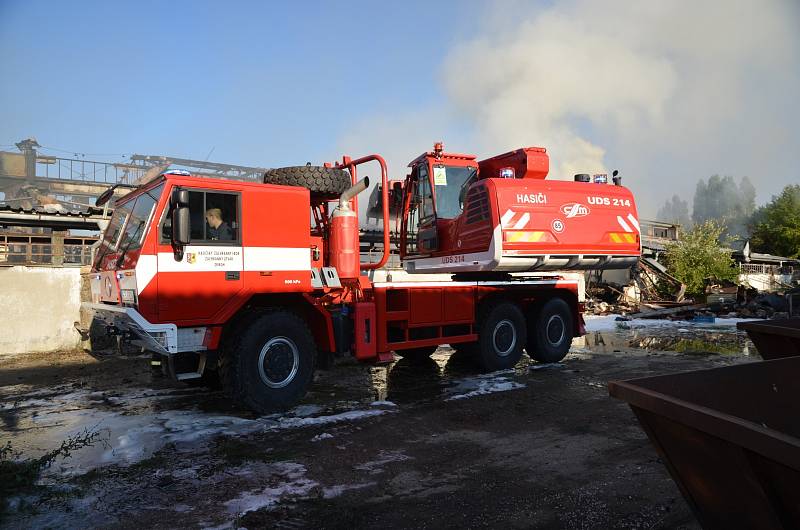 Požár skladovací haly v Tursku.