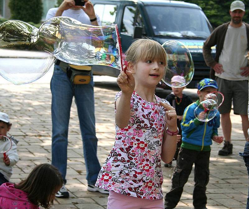 Děti se během odpoledne zabavily bublinami.