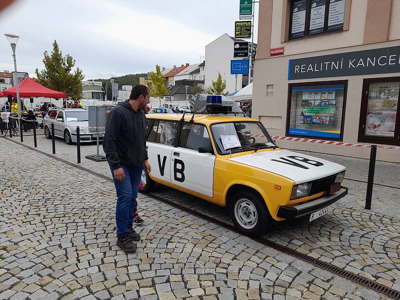 Z podzimního srazu veteránů na Palackého náměstí v Kralupech nad Vltavou.