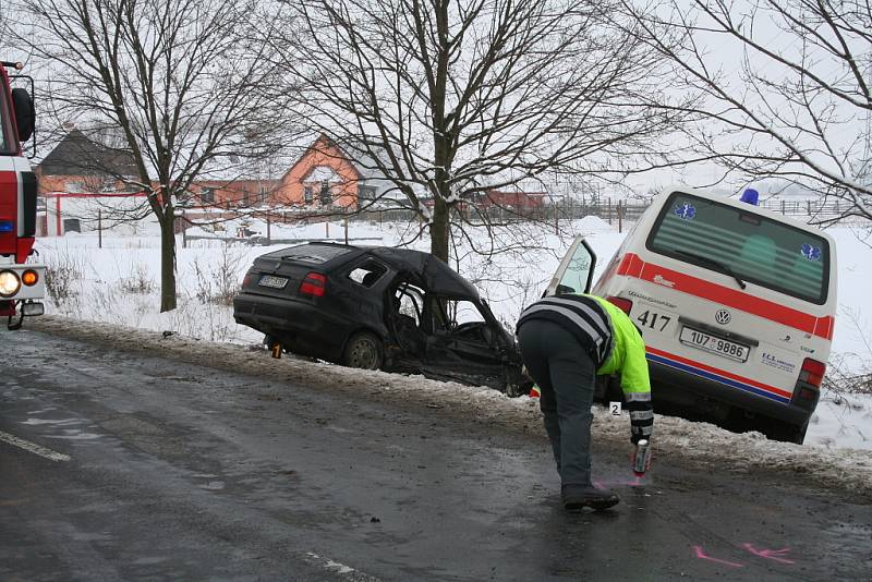 Srážka sanitky s felícií u obce Vavřineč