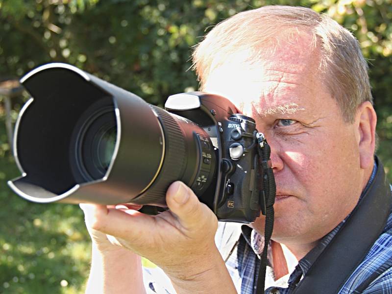 Fotoaparát se pro Petra Mazance stal velkým životním společníkem. Bez fotoaparátu neudělá ani krok. Často totiž například během jízdy autem zpozoruje úkaz, který stojí za zmáčknutí spouště.