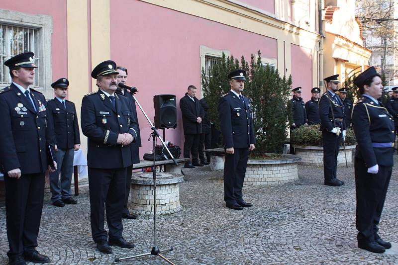 Slavnostní slib nových policistů.