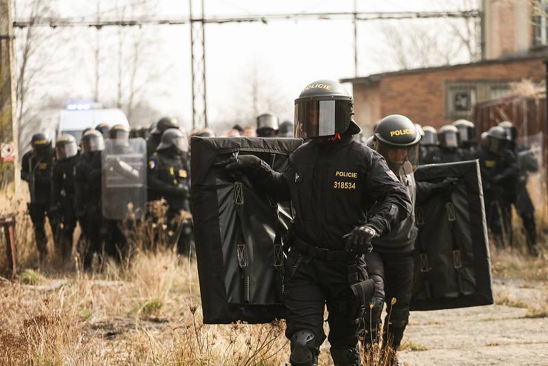 Taktické policejní cvičení v areálu Spolany Neratovice ve čtvrtek 17. března 2022.