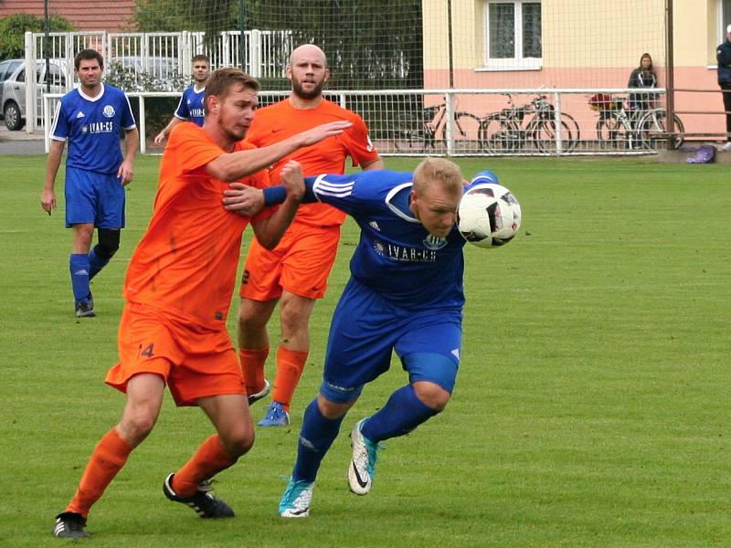 Nelahozeves v derby porazila Vojkovice, tři body Dynamu vystřelil Kobera.