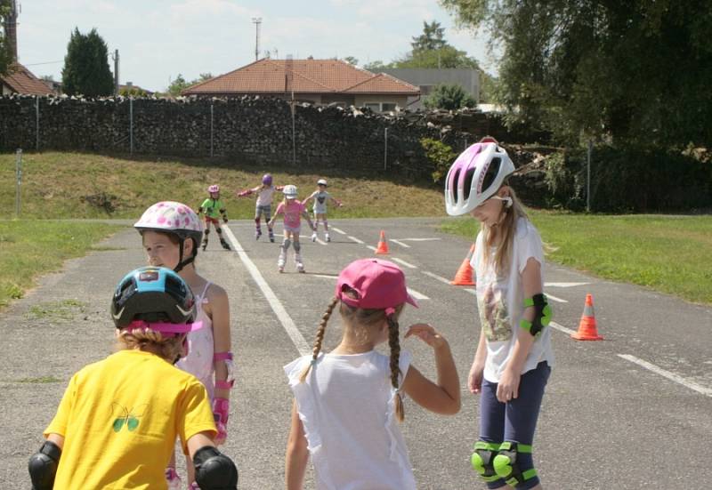 Rodinné centrum Kašpárek v Mělníku pořádá již pět let mimo dalších jiných aktivit příměstské tábory a ani letos tomu není jinak. Předposlední týden v červenci patřil výuce na in line bruslích.