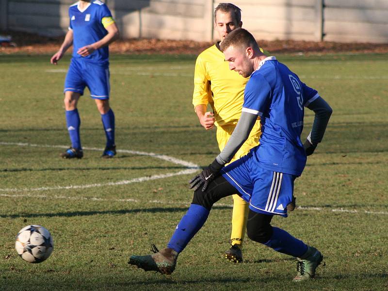 OP, 13. kolo: SK Labský Kostelec (v modrém) - Sokol Záryby B 10:0.