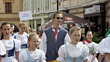 Mělník ožil letos již po jedenadvacáté folklórním festivalem Mělnický Vrkoč, který každý rok nabízí pestrou škálu lidových tradic z různých koutů republiky.