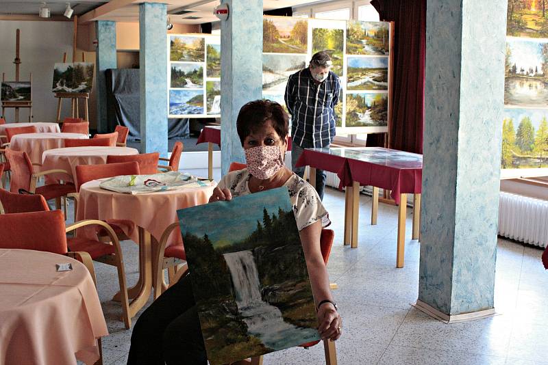 Malování s radostí je název výstavy, kterou je možné zhlédnout v malém sále Kulturního domu Vltava v Kralupech nad Vltavou.