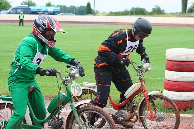 Pátý ročník Mistrovství světa mopedů Stadion na ploché dráze ve Mšeně