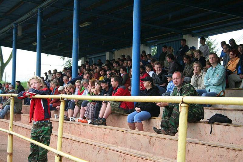 Pátý ročník Mistrovství světa mopedů Stadion na ploché dráze ve Mšeně