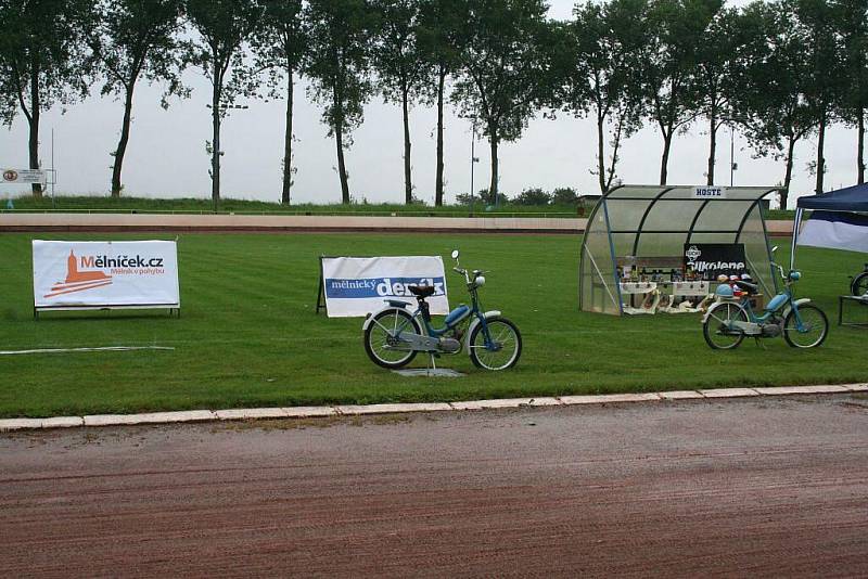 Pátý ročník Mistrovství světa mopedů Stadion na ploché dráze ve Mšeně