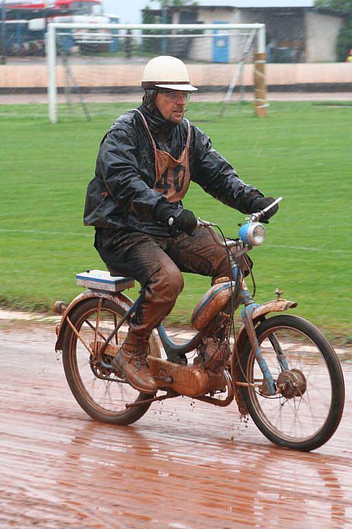 Pátý ročník Mistrovství světa mopedů Stadion na ploché dráze ve Mšeně