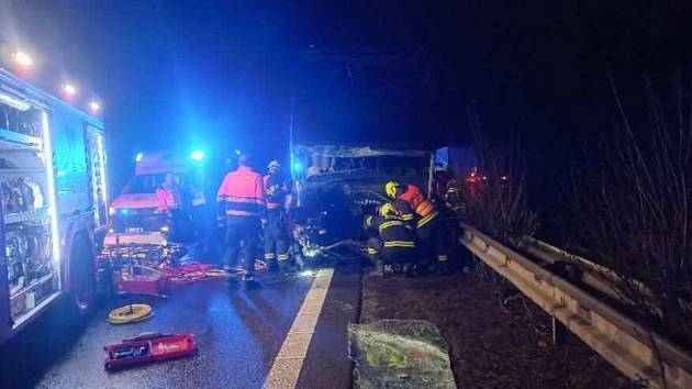 Nehoda na dálnici D8 ve směru na Prahu.