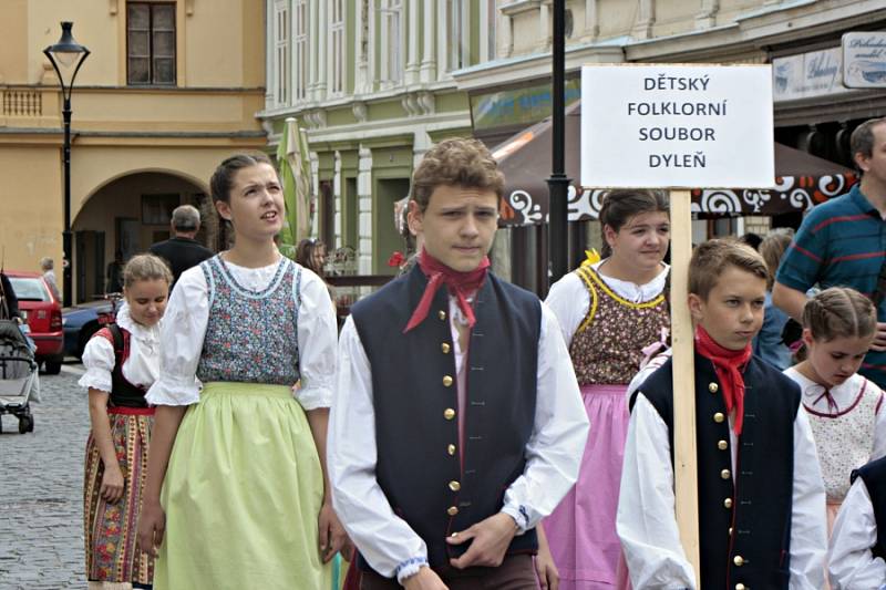 Mělník ožil letos již po jedenadvacáté folklórním festivalem Mělnický Vrkoč, který každý rok nabízí pestrou škálu lidových tradic z různých koutů republiky.