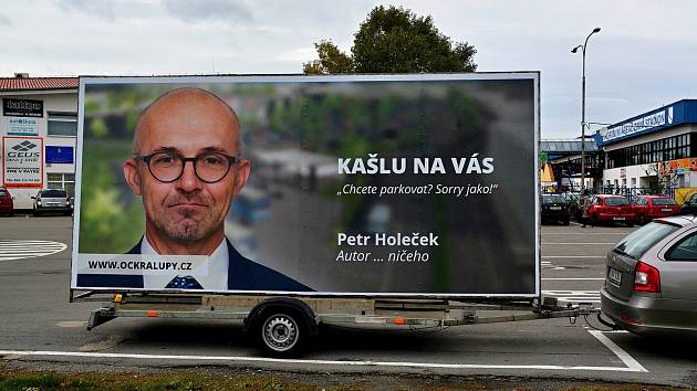 Fotogalerie: V Kralupech se objevily billboardy proti starostovi - Mělnický  deník
