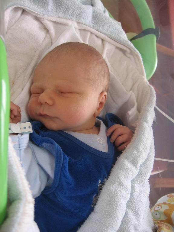 Filip Rulec se rodičům Kateřině a Jiřímu z Brozánek narodil v mělnické porodnici 19. března 2017, vážil 4,19 kg a měřil 51 cm.