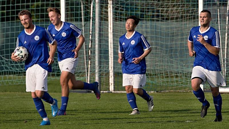 Okresní přebor: Sokol Libiš B (v modrém) - Sokol Tišice (2:3 np)