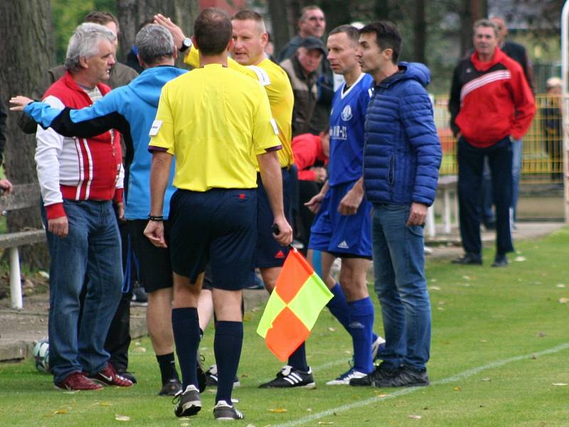 Nelahozeves v derby porazila Vojkovice, tři body Dynamu vystřelil Kobera.