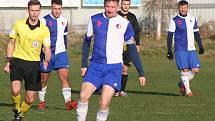 Fotbalisté Pšovky porazili v městském derby FC Mělník (černé dresy) i podruhé v sezoně, tentokrát doma 5:1.