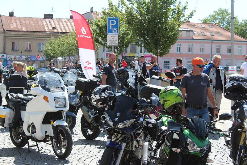 Z charitativní Spanilé jízdy Nadace ORLEN Unipetrol v Kralupech nad Vltavou.