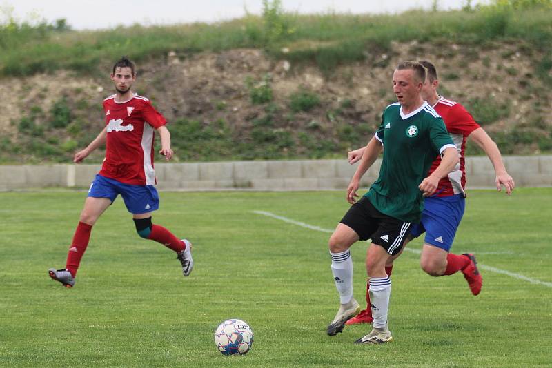 Okresní přebor, 24. kolo: FK Vysoká (červené dresy) - Sokol Čečelice (0:8)