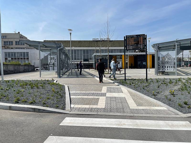 Ze slavnostního otevření autobusového terminálu a parkovacího domu v Kralupech nad Vltavou.