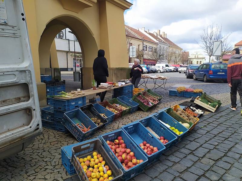 Na náměstí Míru v Mělníku se poslední březnovou sobotu konaly druhé trhy letošní sezony.