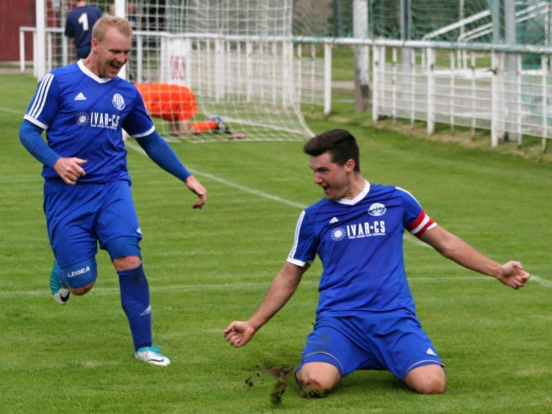 Nelahozeves v derby porazila Vojkovice, tři body Dynamu vystřelil Kobera.