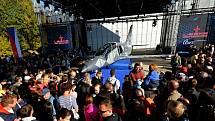 Obrovský zájem byl o komentované prohlídky jednotlivých výrobních hal, ve kterých se již velmi brzy započne se sériovou výrobou letounů L-39 NG.