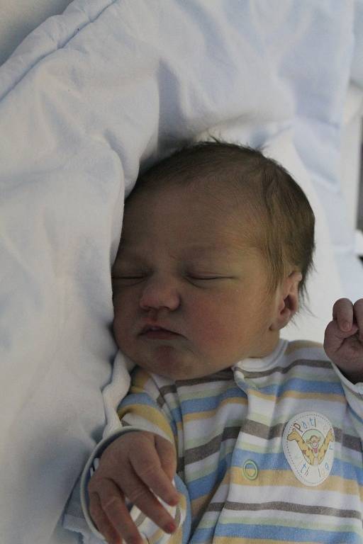 Zuzana Mikulová se mamince Jitce Mikulové z Neratovic narodila v neratovické porodnici 27. února 2016, vážila 2,97 kg a měřila 48 cm.