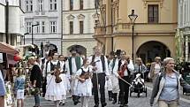 Mělník ožil letos již po jedenadvacáté folklórním festivalem Mělnický Vrkoč, který každý rok nabízí pestrou škálu lidových tradic z různých koutů republiky.