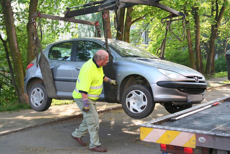 V rámci jarního úklidu města bylo v Mělníku odtaženo 61 vozidel