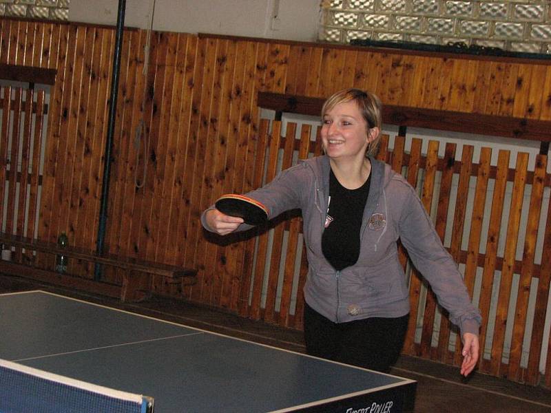 Tělocvičnu mšenské školy zaplnili stolní tenisté