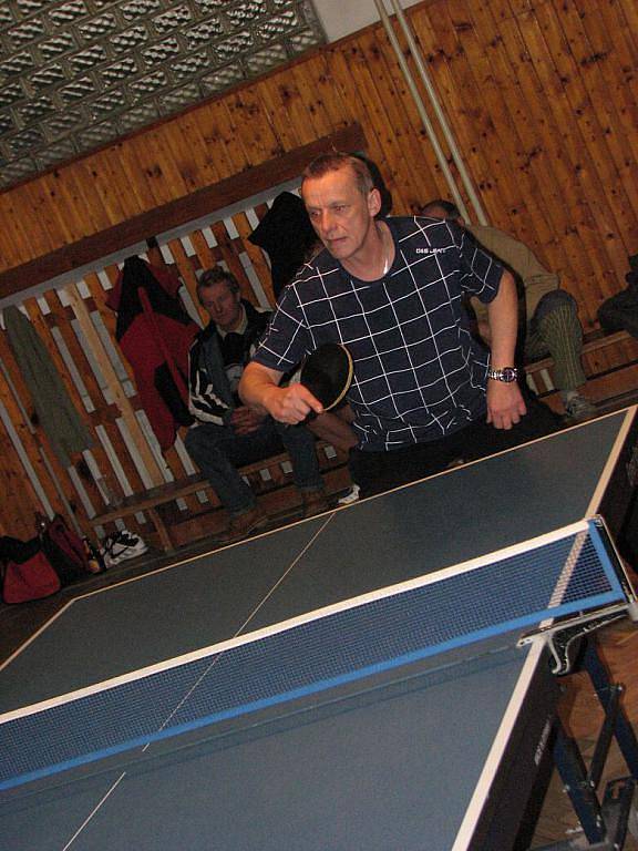 Tělocvičnu mšenské školy zaplnili stolní tenisté