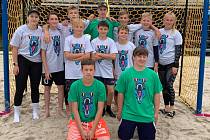 Tým Raptors tvořený házenkáři Kostelce, Úval a Bělé vyhrál turnaj v plážové házené Prague Open Beach Handball.