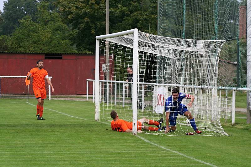 Nelahozeves v derby porazila Vojkovice, tři body Dynamu vystřelil Kobera.