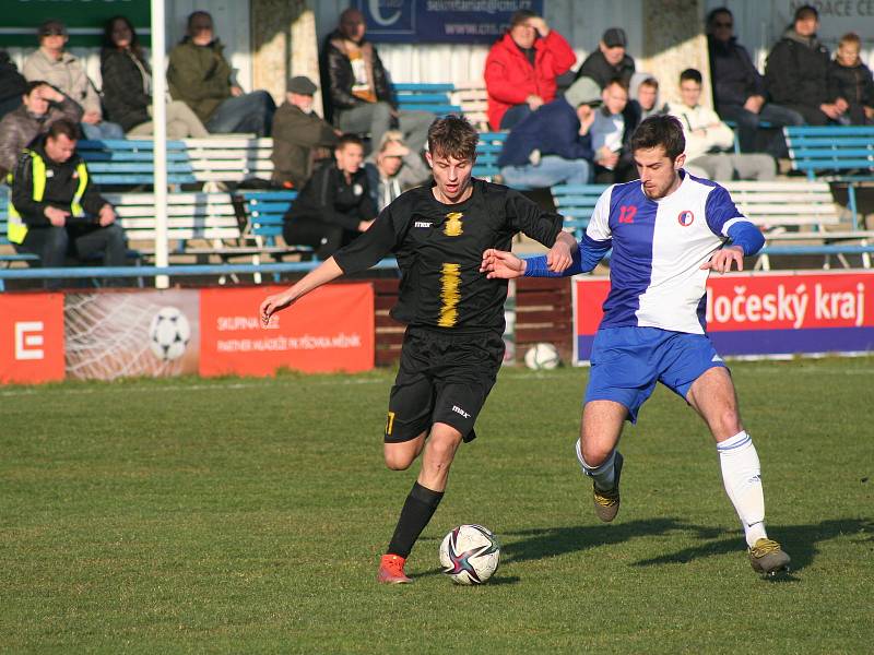 Fotbalisté Pšovky porazili v městském derby FC Mělník (černé dresy) i podruhé v sezoně, tentokrát doma 5:1.