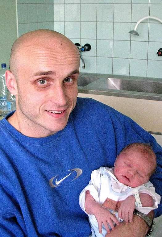 Richard Nechvíl se rodičům Radce Motohlínové a Petru Nechvílovi z Mělníka narodil 13. října 2008, vážil 4,40 kg a měřil 53 cm.