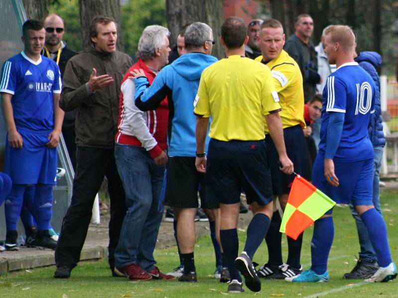 Nelahozeves v derby porazila Vojkovice, tři body Dynamu vystřelil Kobera.