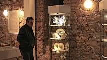 V Regionálním muzeu Mělník je od pátku 17. ledna k vidění zajímavá výstava s názvem Proměny tvaru a dekoru ve fajánsi a jemné kamenině ze 17. až 19. století.