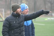 Fotbalisté Benátek (v modrém) porazili v rámci dalšího kola zimního turnaje v Brandýse domácí tým 2:0.