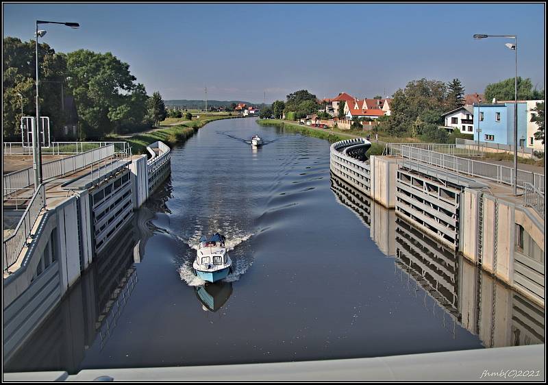 Z instalace kovové vrány na most ve Vraňanech