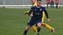 Fotbal, divize B, 14. kolo, Sokol Libiš (v modrém) vs. Neratovice 0:1 na penalty.