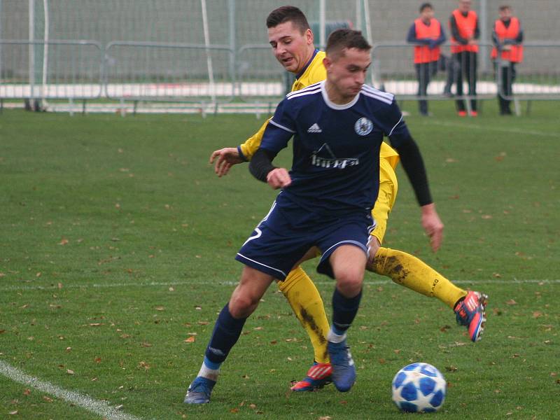 Fotbal, divize B, 14. kolo, Sokol Libiš (v modrém) vs. Neratovice 0:1 na penalty.