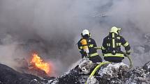 Požár v areálu kovošrotu v Kralupech nad Vltavou