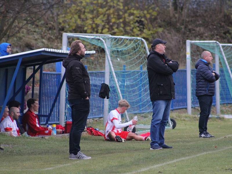 IV. třída, 12. kolo: FK Kralupy 1901 B (v modrých dresech) - Čechie Kralupy (3:0)